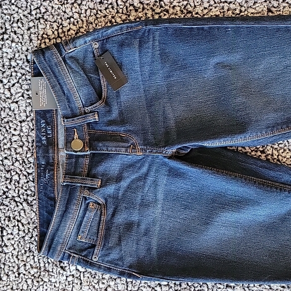 The Limited NWT Dark Wash Skinny Jeans - Picture 4 of 8